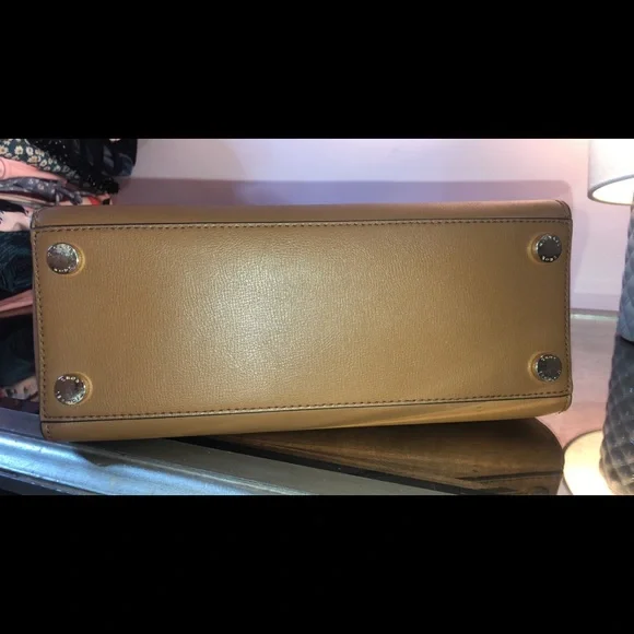 Michael Kors brown handbag - Picture 3 of 4